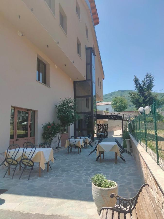 Hotel Ristorante Caligiuri Decollatura Exterior photo